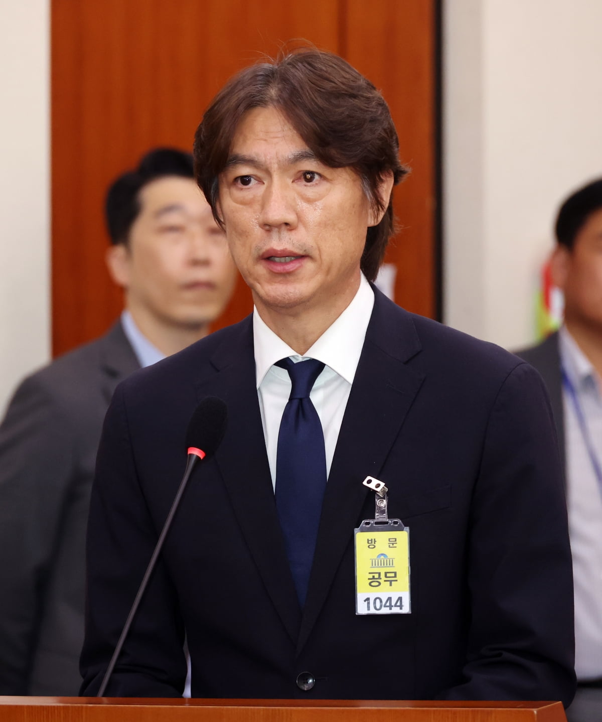 姆巴佩更新社媒晒月最佳奖杯照：非常感谢皇马球迷