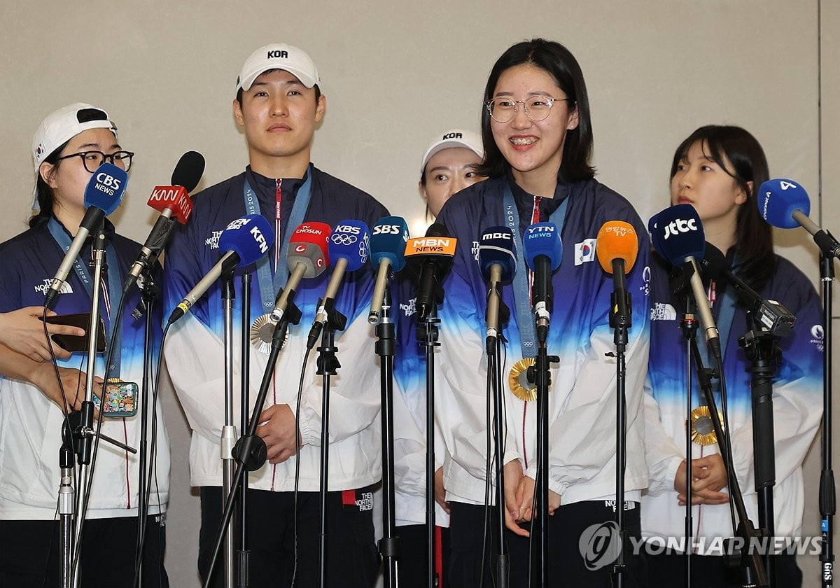 错失良机！埃泽禁区内打门偏出 比分仍为0-0
