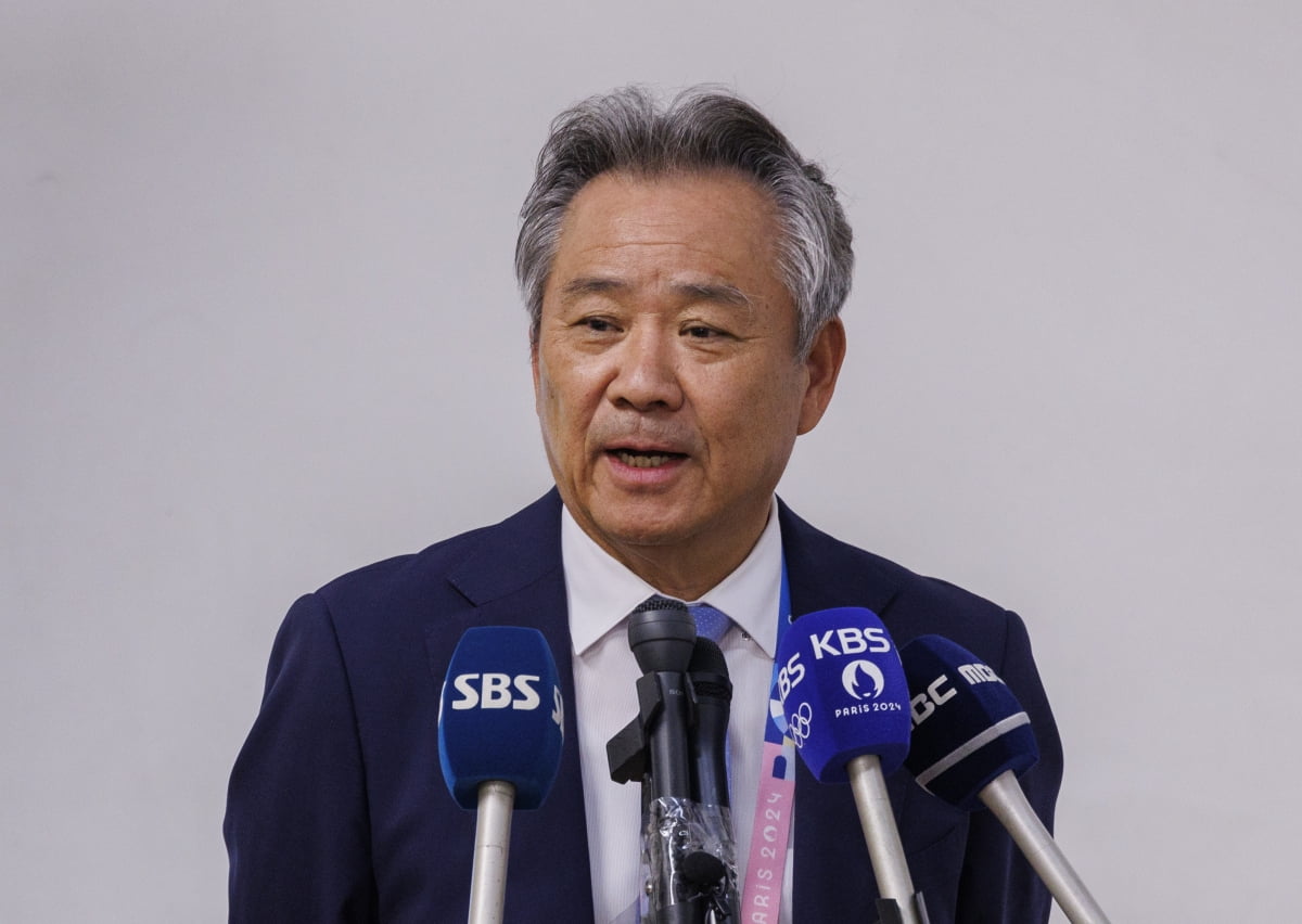 与维尔茨父亲有联系吗？埃贝尔：没有，首要目标是续约穆西亚拉