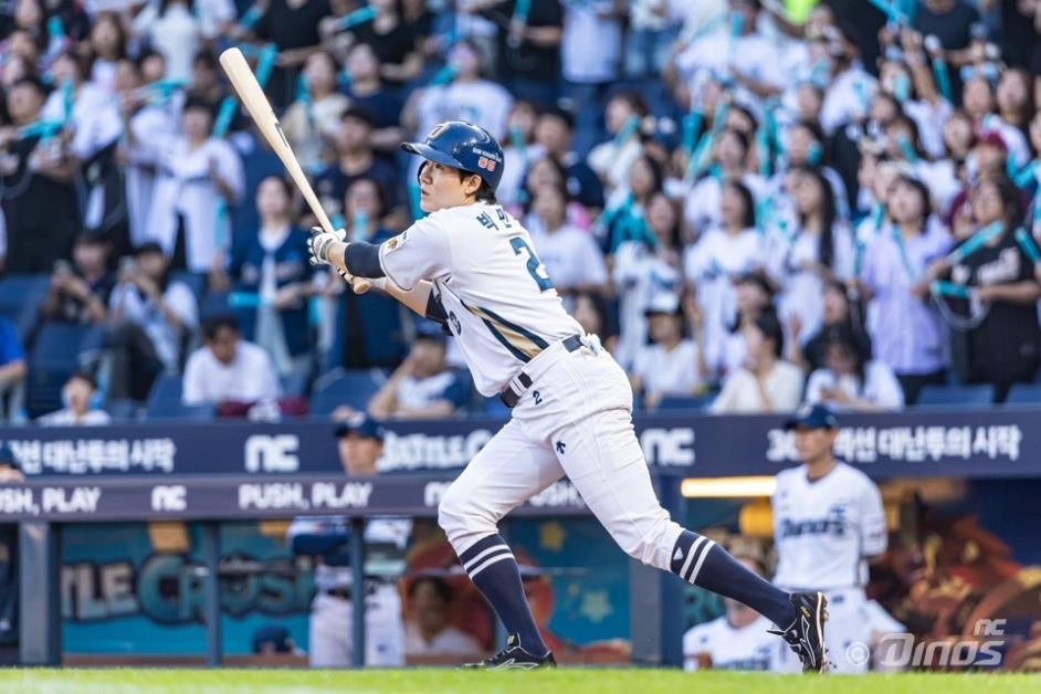 疯狂！莱万31分钟戴帽 巴萨暂3-0阿拉维斯