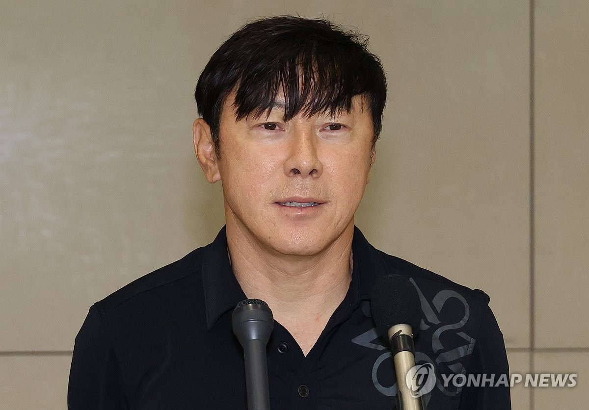 官方：萨比策背部受伤，今日将与安东、瑞尔森一起接受检查